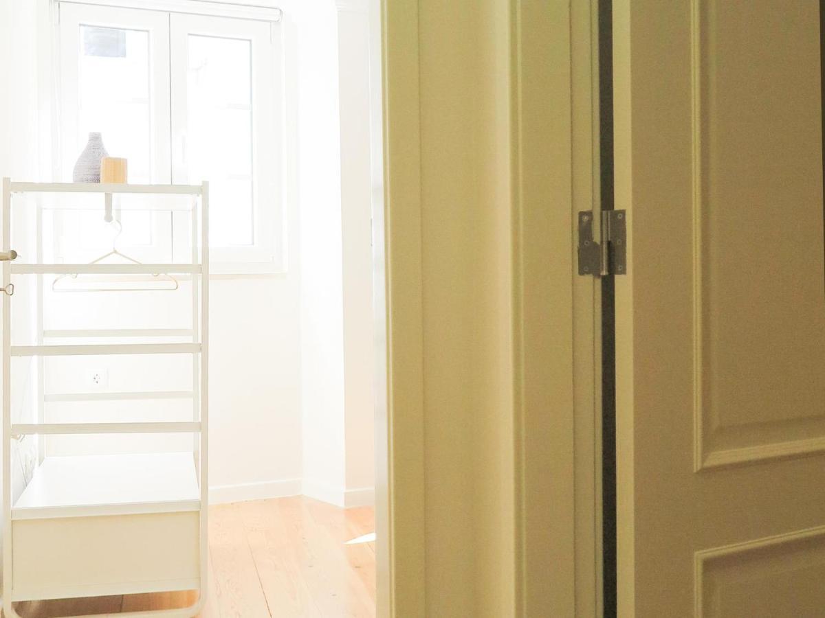 Historic Alfama Apt With Modern Style Лиссабон Экстерьер фото
